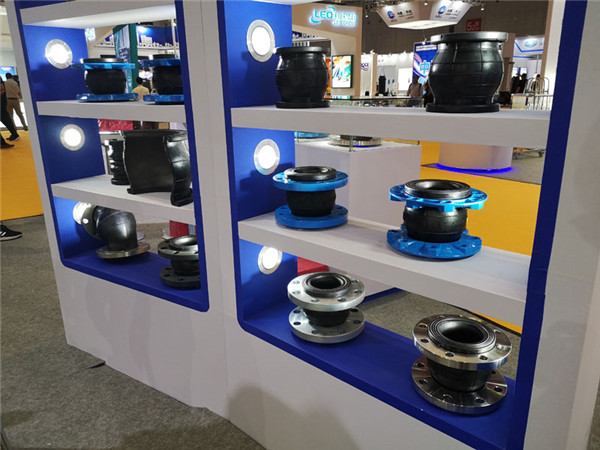 南宁“16kg的法兰数据,25公斤的橡胶球体的DN100、DN125橡胶接头”